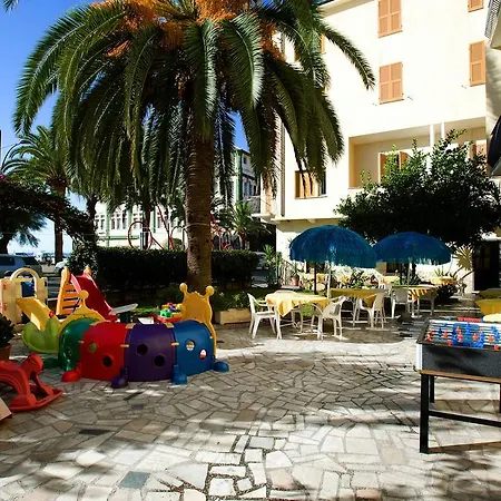 Lido Hotel 2*