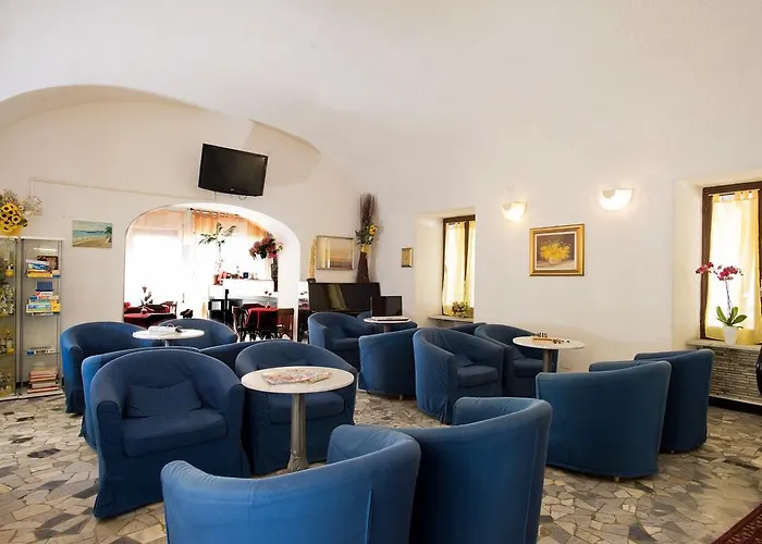 Lido Hotel 2*